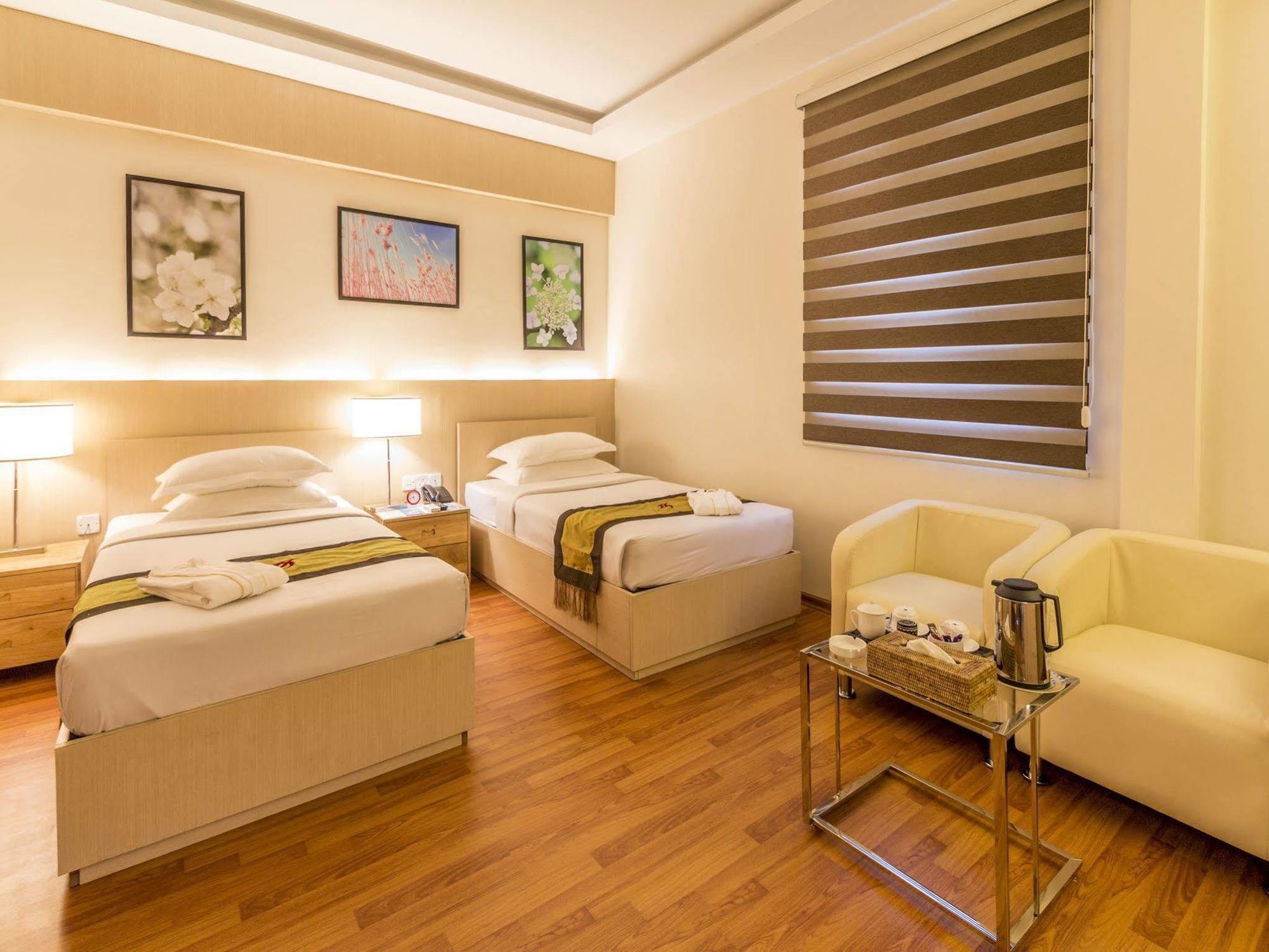 Hotel 7 Mile Yangon Exterior foto